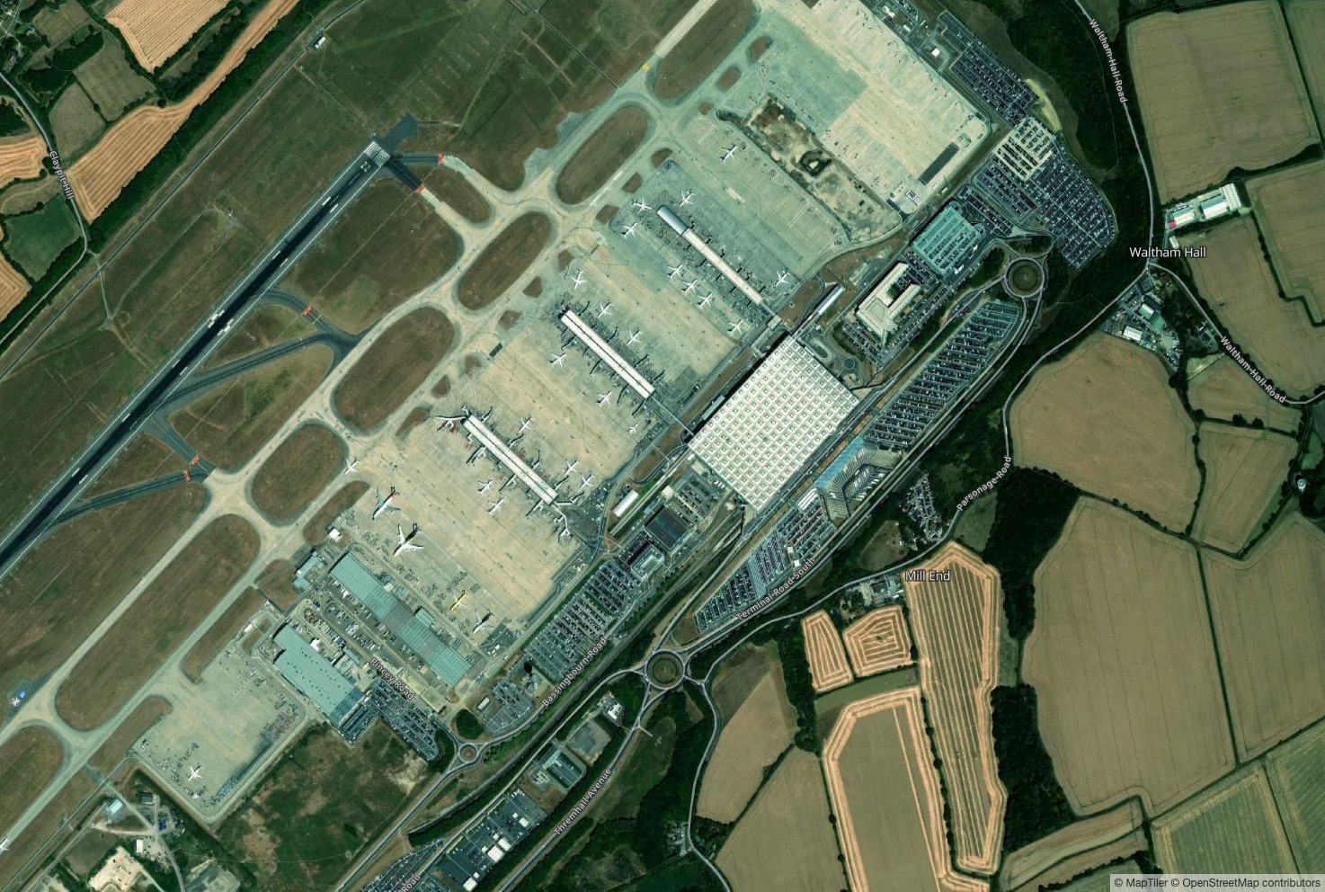 Vista Satelital del Aeropuerto Aeropuerto de Stansted - Mapa Aéreo STN y Vista General del Terminal