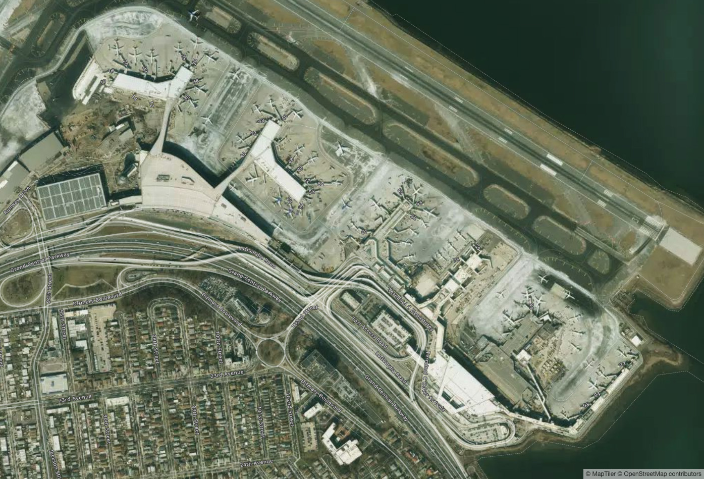 Vista Satelital del Aeropuerto Aeropuerto LaGuardia - Mapa Aéreo LGA y Vista General del Terminal