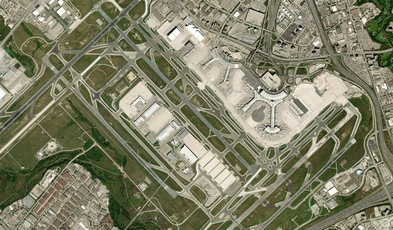 皮尔逊国际机场机场卫星视图 - YYZ航空地图和候机楼概览