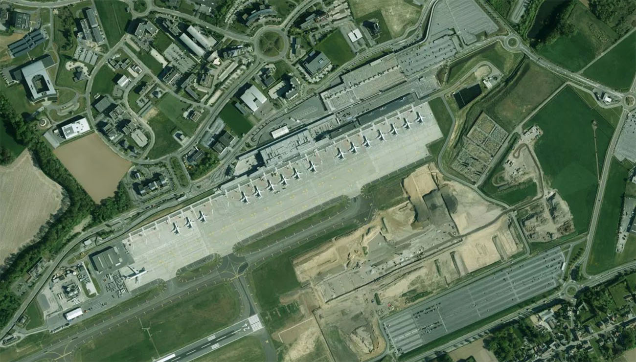 布鲁塞尔南夏勒罗瓦机场机场卫星视图 - CRL航空地图和候机楼概览
