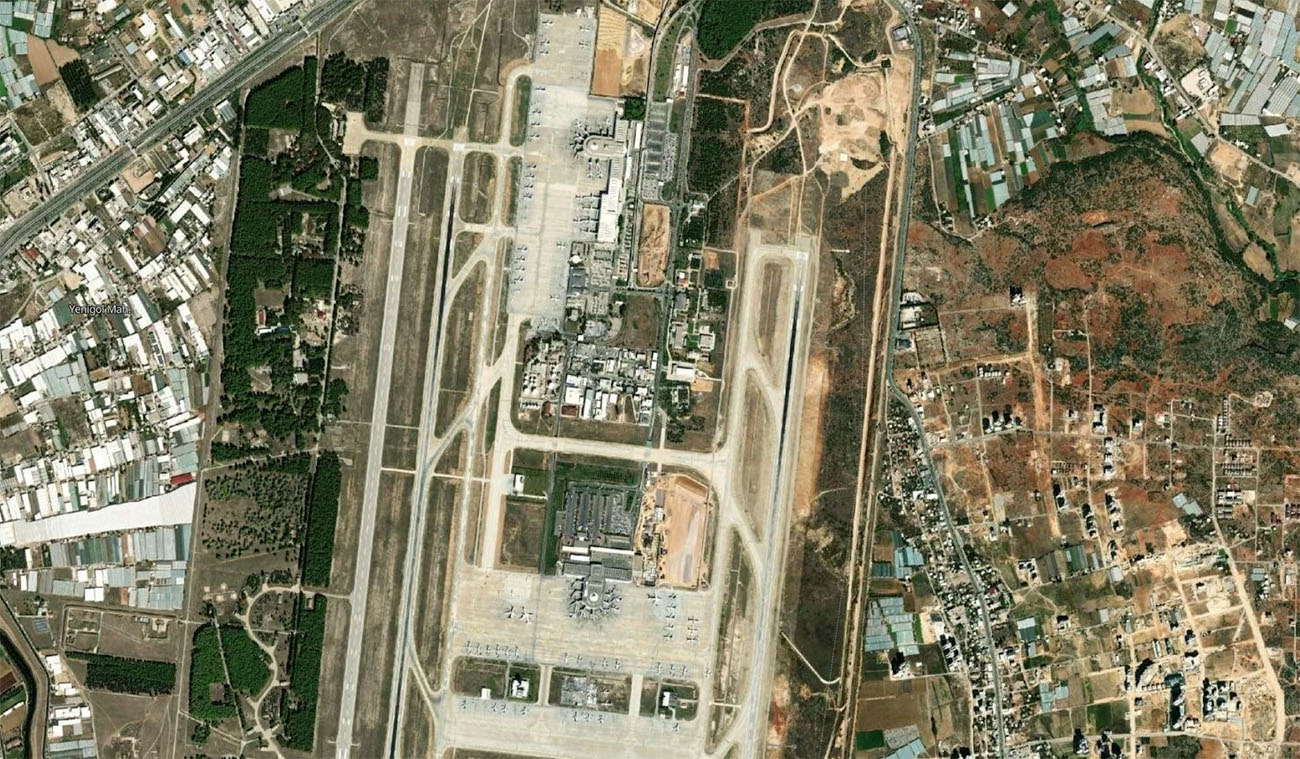Widok satelitarny lotniska Port lotniczy Antalya - mapa lotnicza AYT i przegląd terminalu