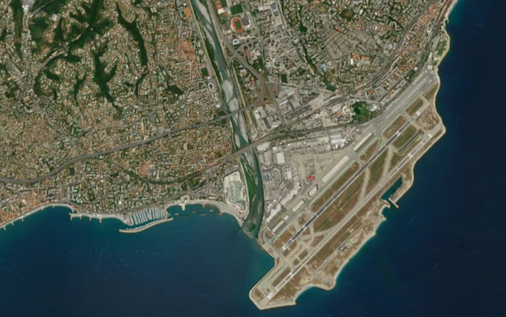 Vista Satellitare dell'Aeroporto Aeroporto di Nizza Costa Azzurra - Vista Aerea NCE e Panoramica del Terminal