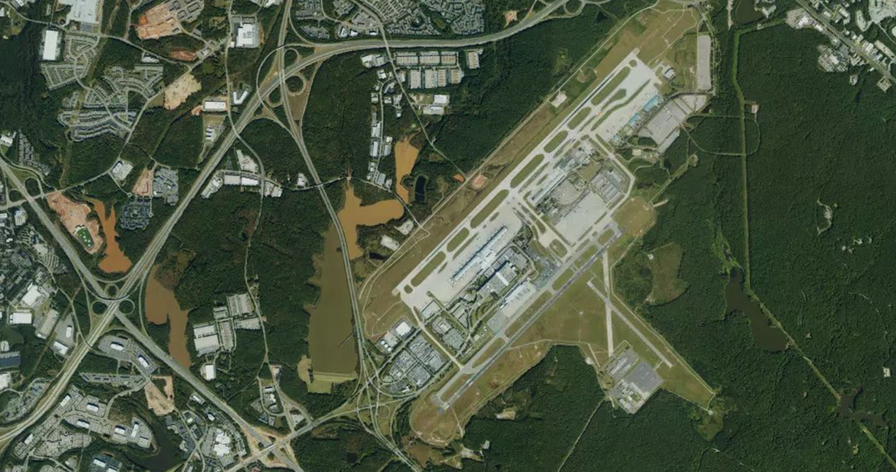 罗利-达勒姆机场机场卫星视图 - RDU航空地图和候机楼概览