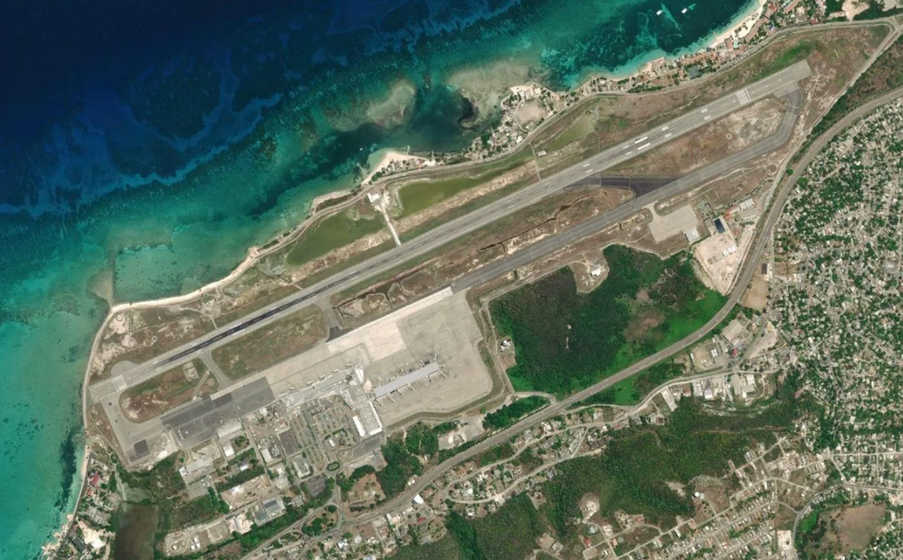 桑斯特国际机场机场卫星视图 - MBJ航空地图和候机楼概览