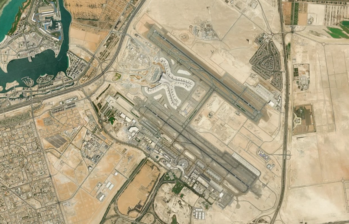 Zayed International Flughafen Flughafen Satellitenansicht - AUH Luftkarte & Terminal-Übersicht