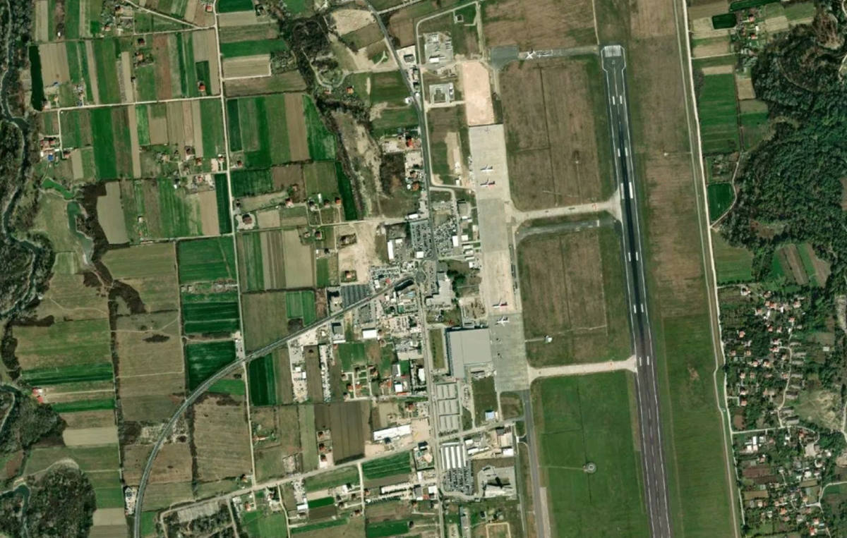 地拉那南妮·特蕾莎国际机场机场卫星视图 - TIA航空地图和候机楼概览