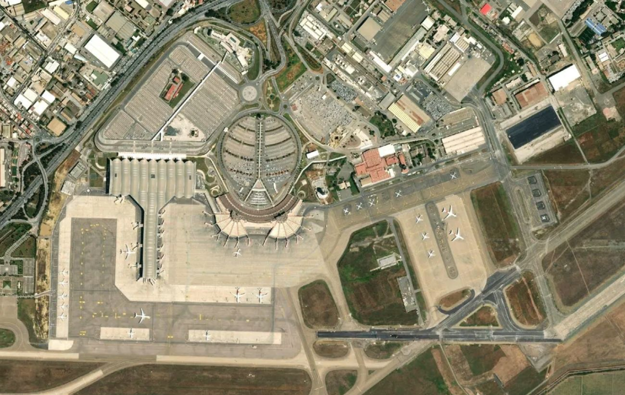 胡阿里·布迈丁机场机场卫星视图 - ALG航空地图和候机楼概览
