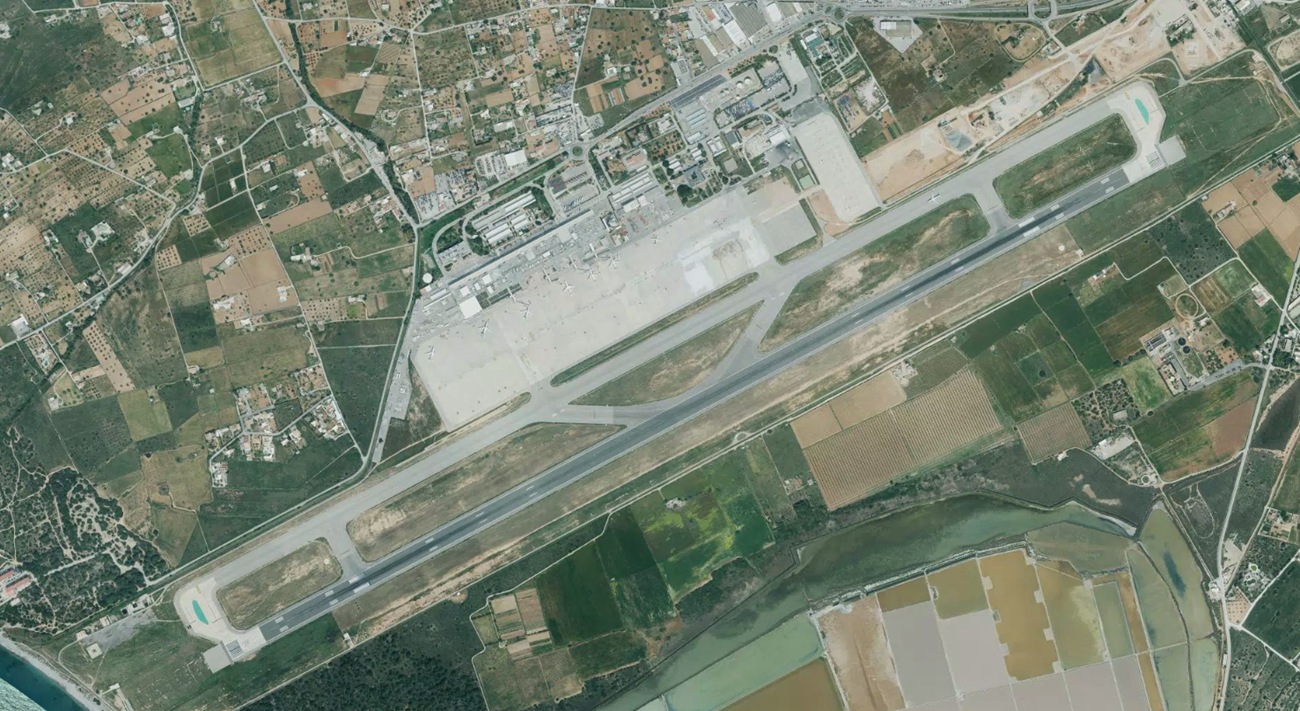伊比萨机场机场卫星视图 - IBZ航空地图和候机楼概览