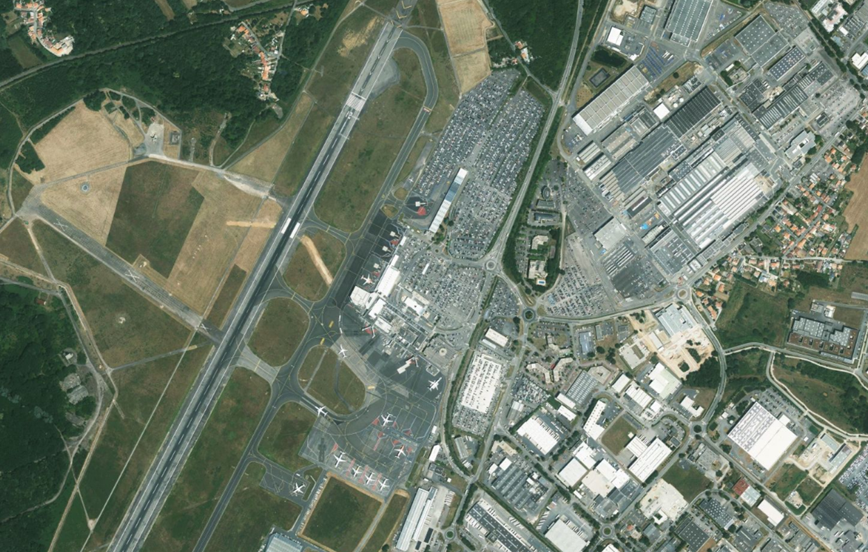 南特大西洋机场机场卫星视图 - NTE航空地图和候机楼概览