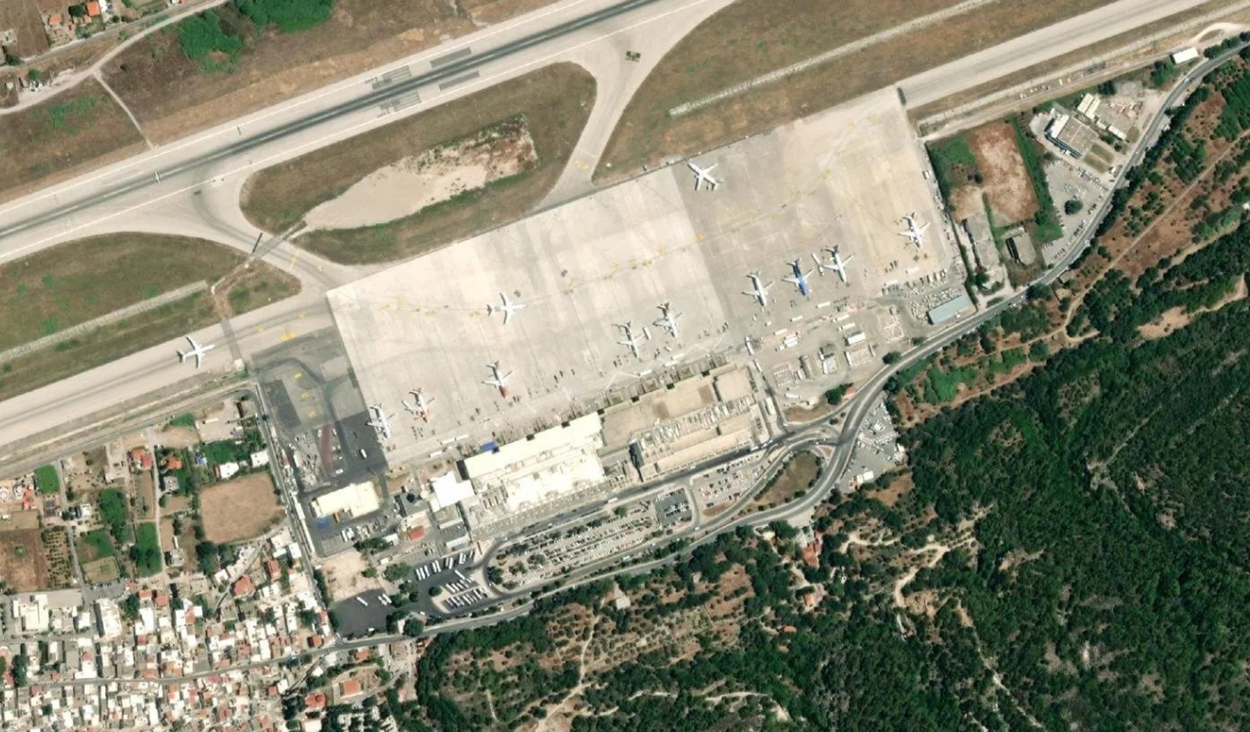 罗德岛国际机场机场卫星视图 - RHO航空地图和候机楼概览