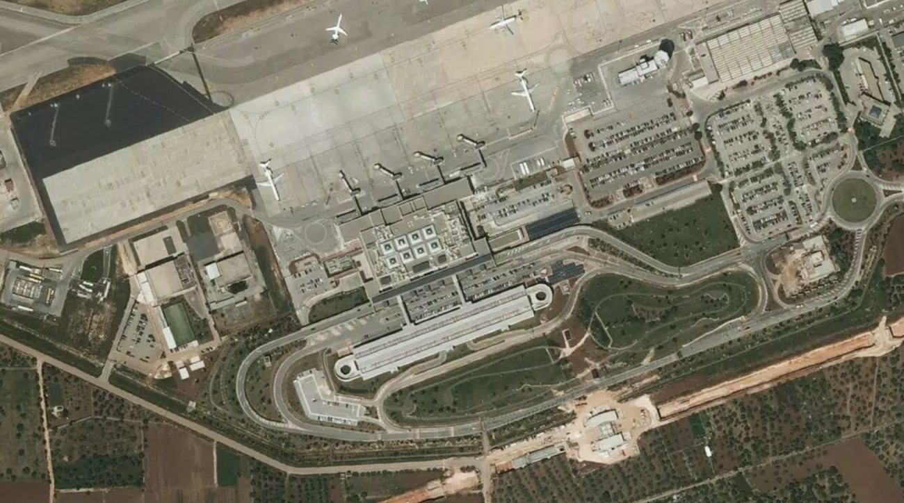巴里机场机场卫星视图 - BRI航空地图和候机楼概览