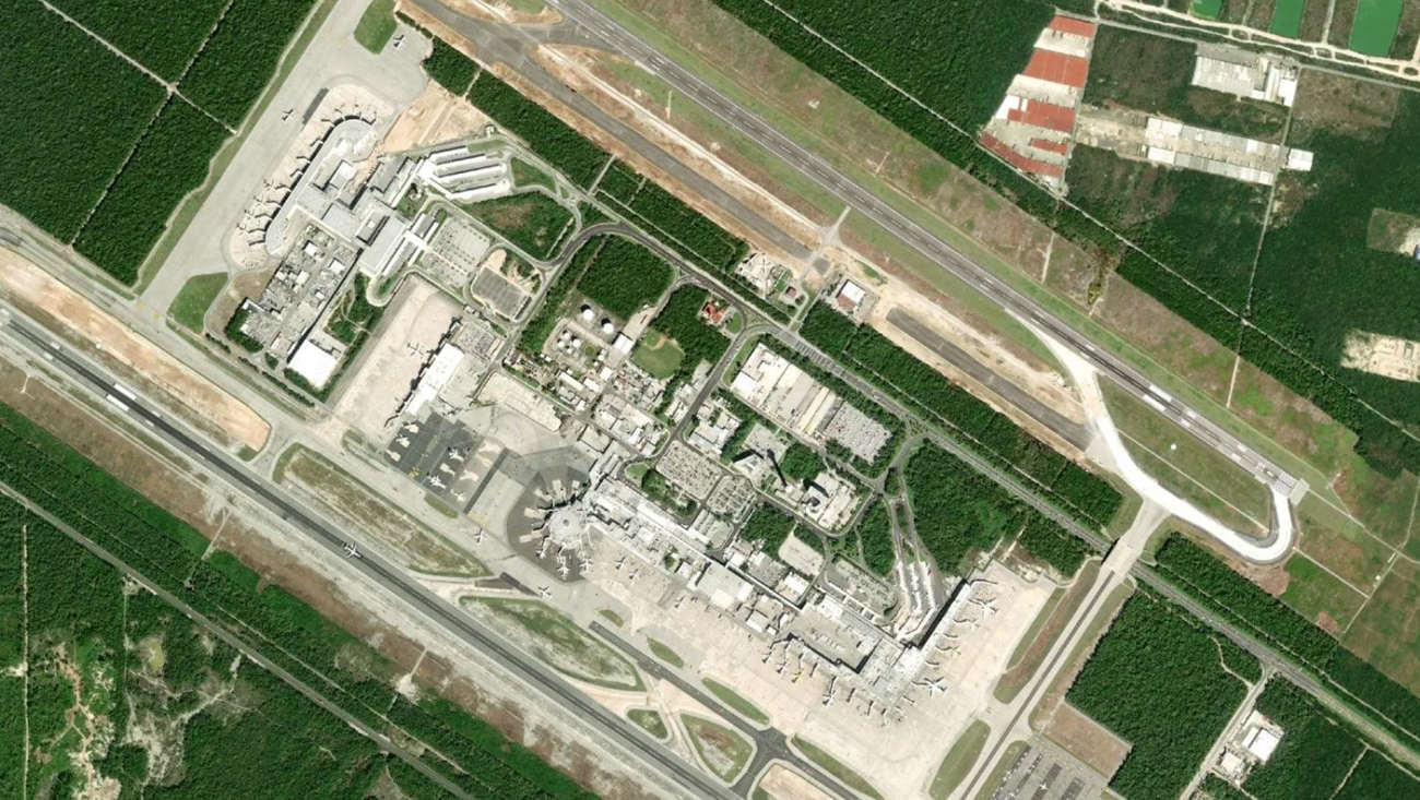 坎昆国际机场机场卫星视图 - CUN航空地图和候机楼概览