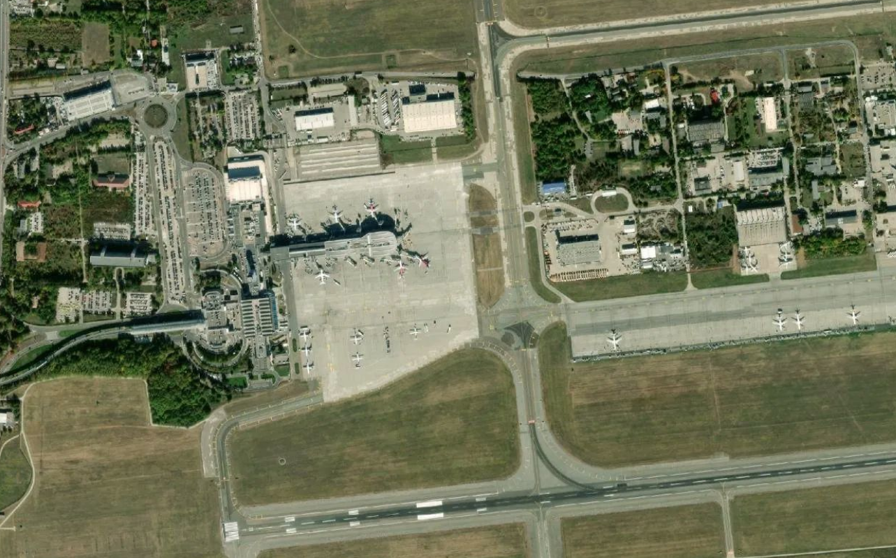 亨利·科安达国际机场机场卫星视图 - OTP航空地图和候机楼概览