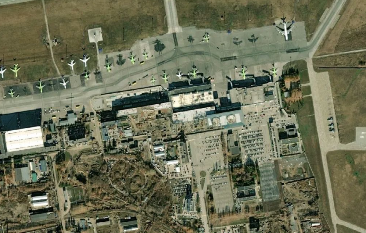 托尔马切沃机场机场卫星视图 - OVB航空地图和候机楼概览