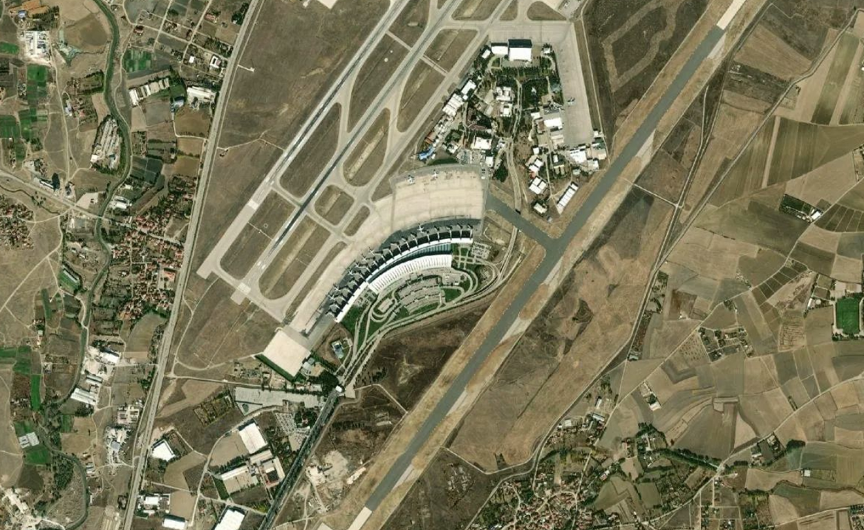 安卡拉埃森博阿机场机场卫星视图 - ESB航空地图和候机楼概览