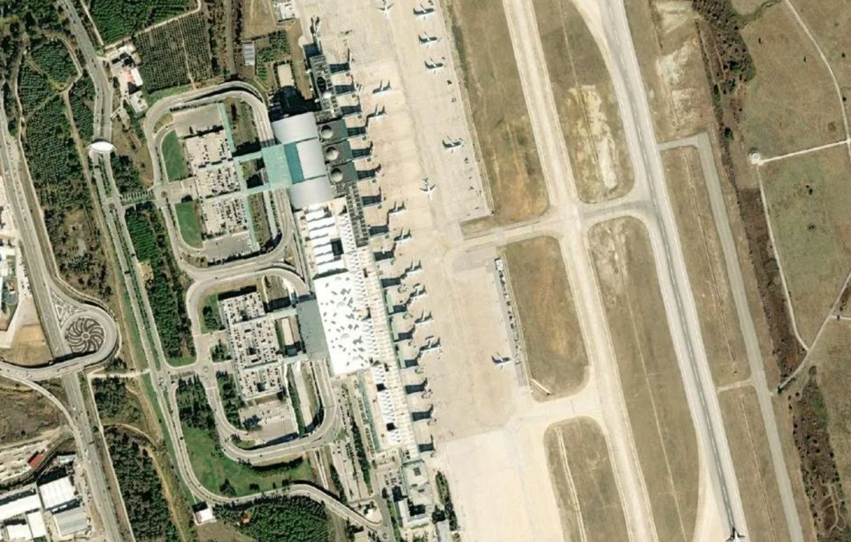 伊兹密尔阿德南·门德列斯国际机场机场卫星视图 - ADB航空地图和候机楼概览