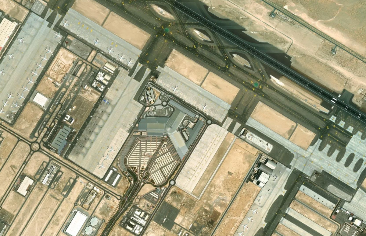 迪拜阿勒马克图姆机场机场卫星视图 - DWC航空地图和候机楼概览