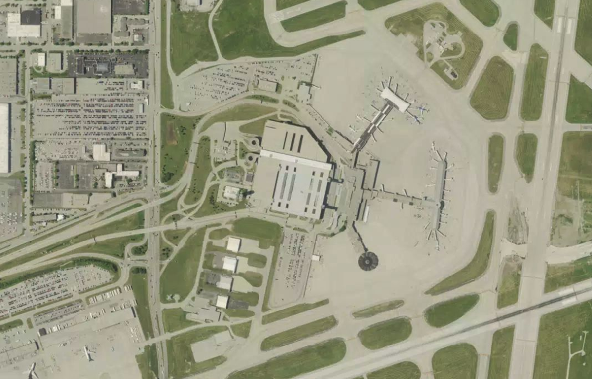 米切尔将军国际机场机场卫星视图 - MKE航空地图和候机楼概览