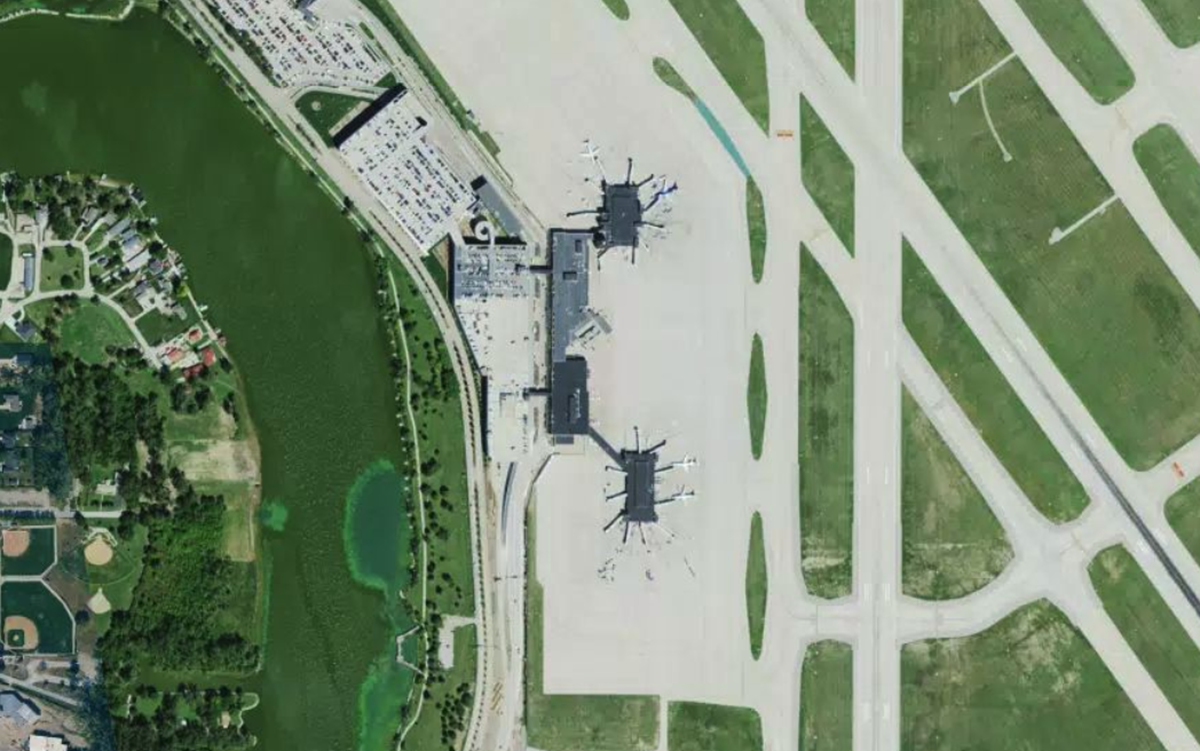 埃普利机场机场卫星视图 - OMA航空地图和候机楼概览