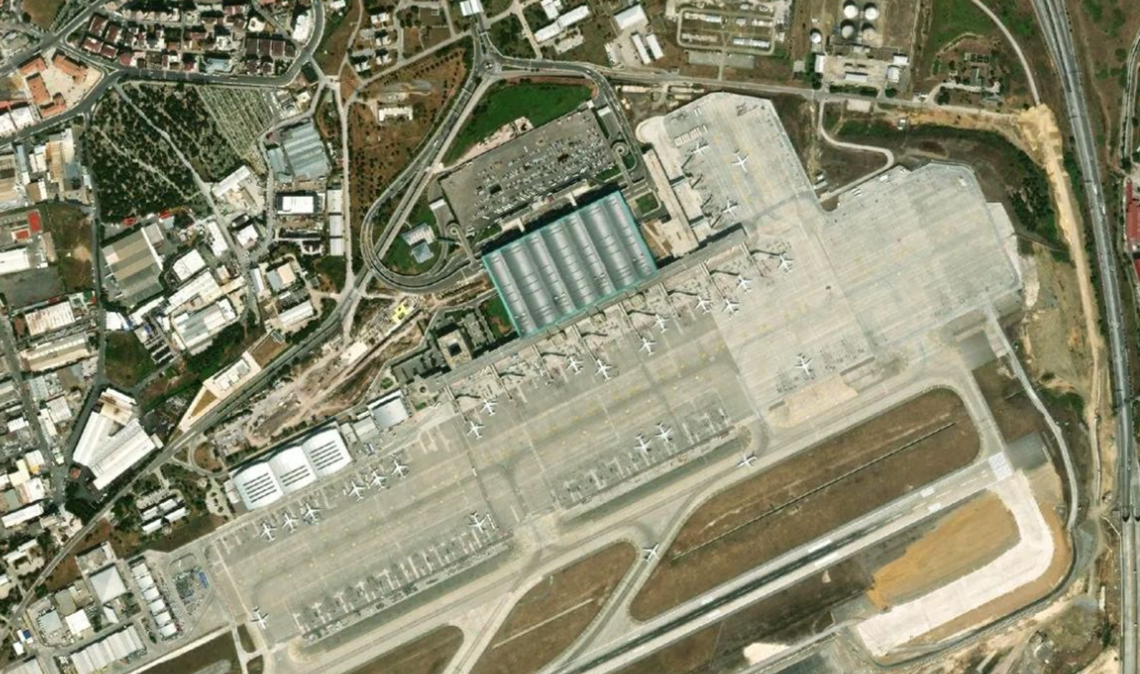 Vista Satellitare dell'Aeroporto Aeroporto Internazionale Sabiha Gökçen - Vista Aerea SAW e Panoramica del Terminal