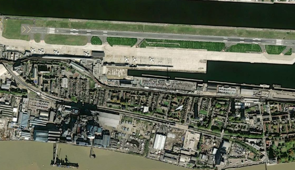 伦敦城市机场机场卫星视图 - LCY航空地图和候机楼概览