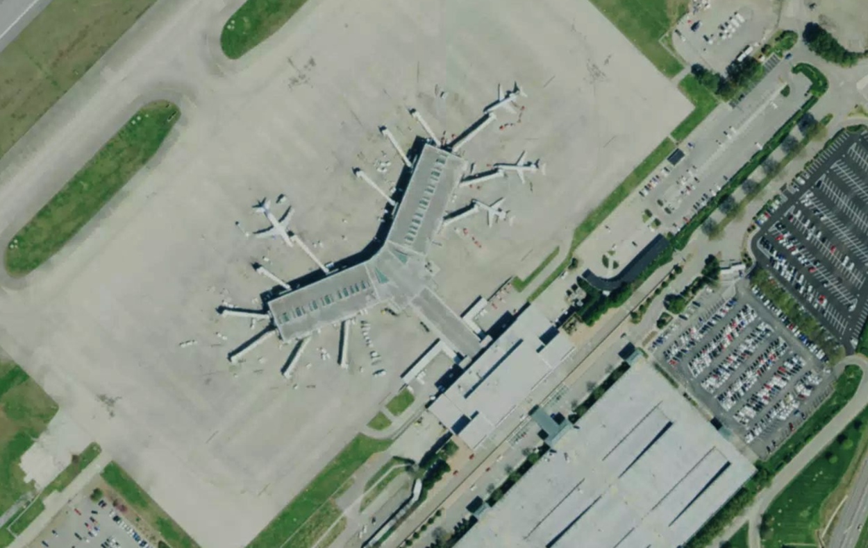麦吉泰森机场机场卫星视图 - TYS航空地图和候机楼概览
