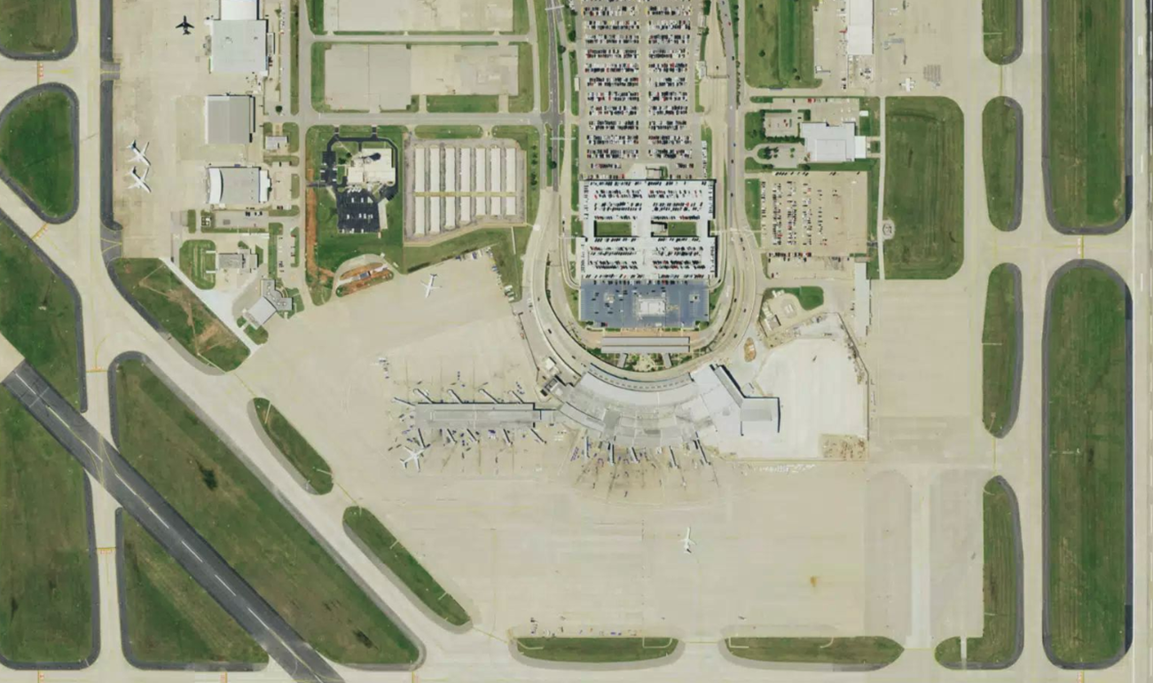 Vista Satelital del Aeropuerto Aeropuerto Mundial Will Rogers - Mapa Aéreo OKC y Vista General del Terminal