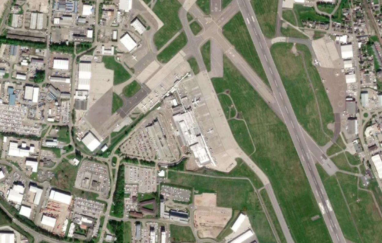 戴斯机场机场卫星视图 - ABZ航空地图和候机楼概览