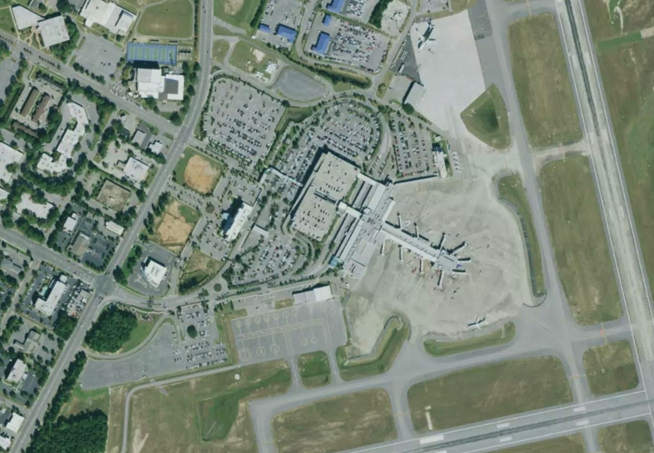 彭薩科拉地區機場機場衛星視圖 - PNS航空地圖和航廈總覽