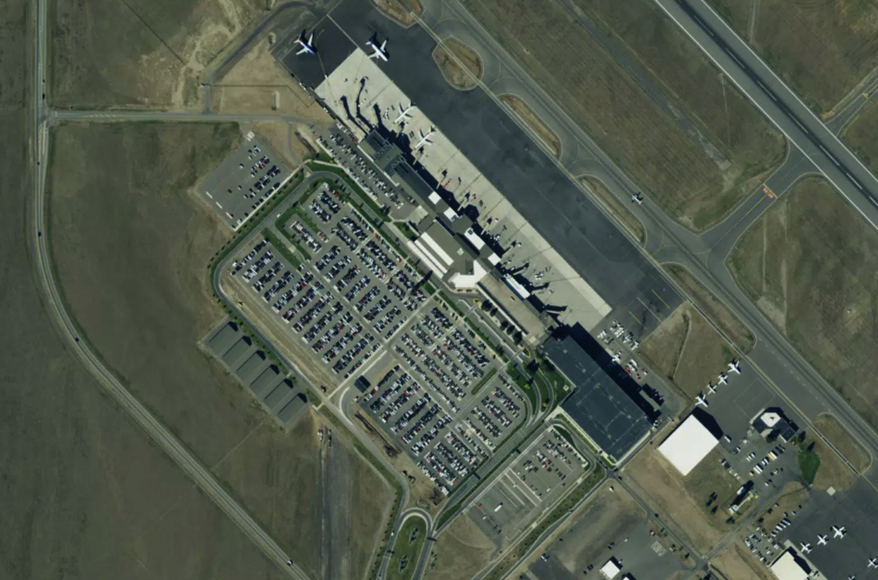 博茲曼黃石國際機場機場衛星視圖 - BZN航空地圖和航廈總覽